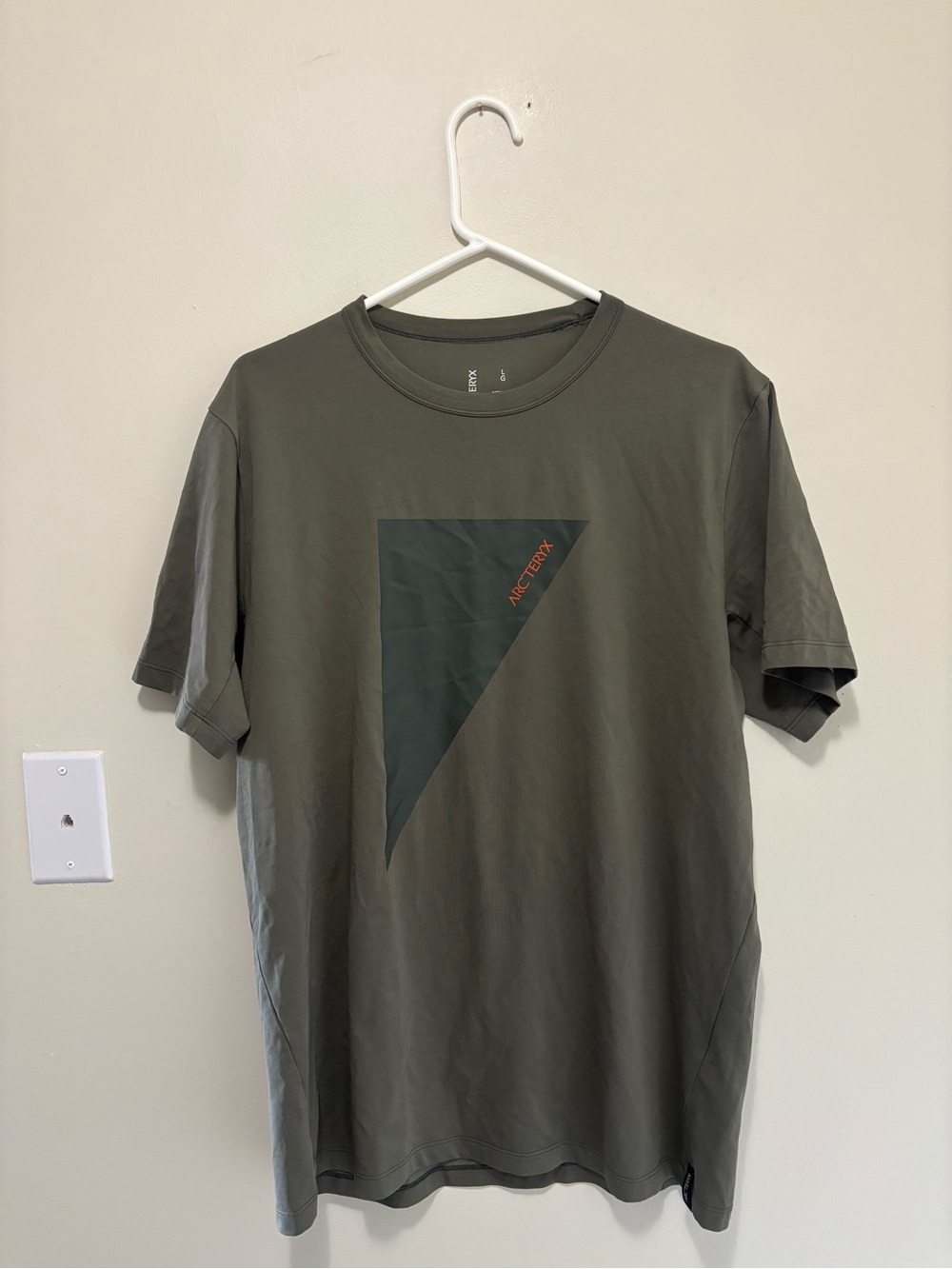 Arc'teryx Olive Green Geometric Logo Technical T-Shirt (Men's Large)